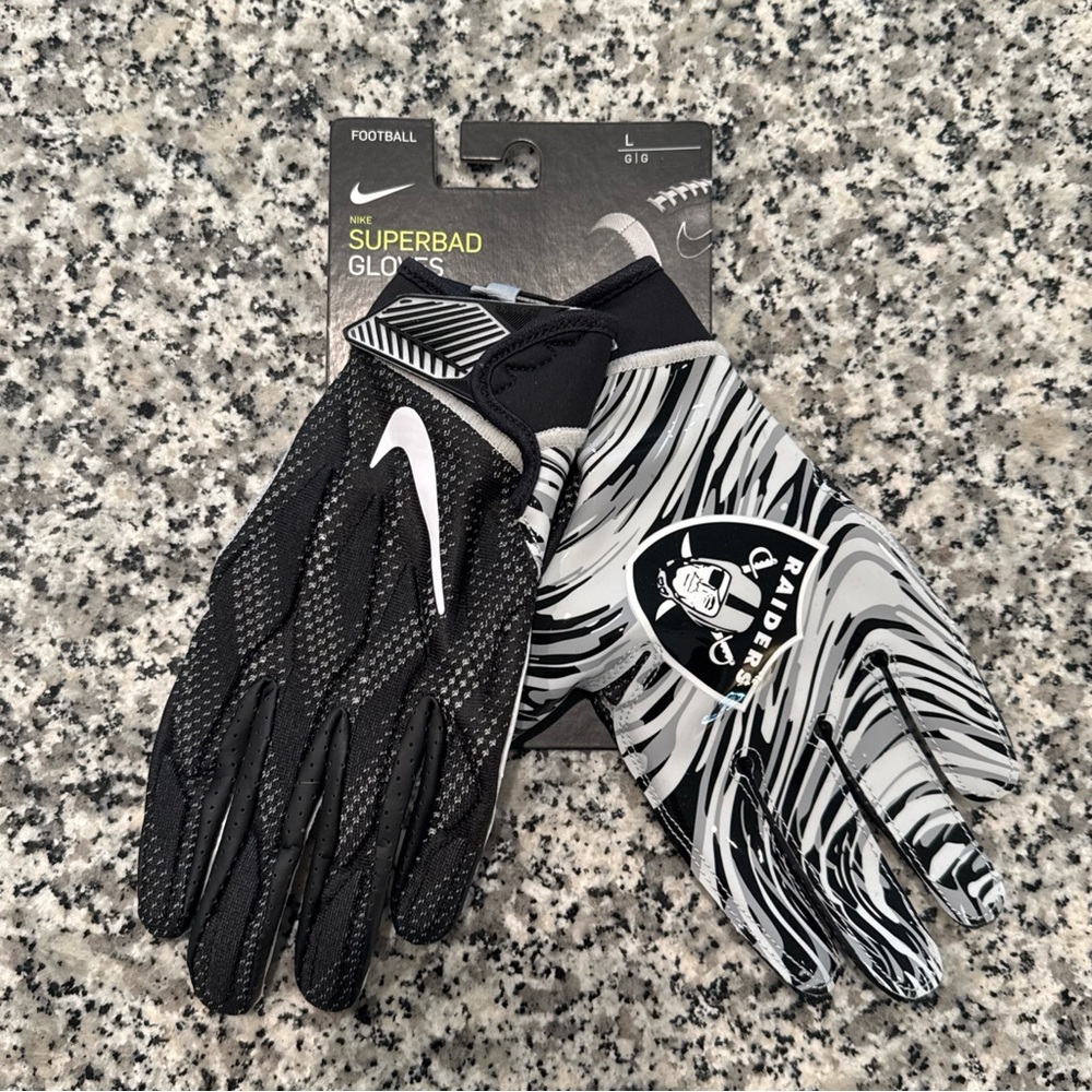 Size Large Las Vegas Raiders Nike Superbad 4.5 Adult Padded NFL Football Gloves